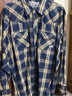 Wrangler Blue and Cream Plaid Button-Down Shirt